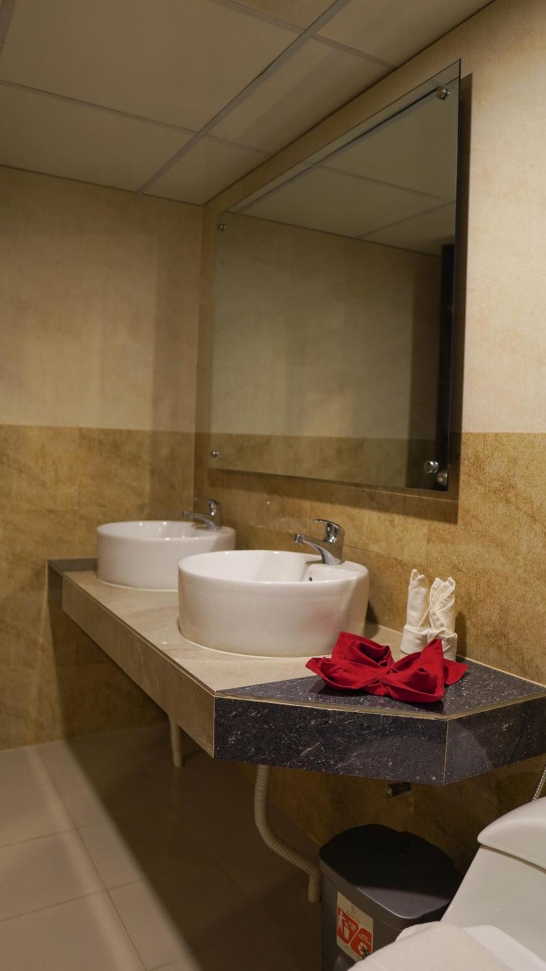 Hotel Grand Vistana Dhaka Esterno foto